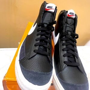 Mens Nike Blazer Mid ‘77 Vintage sneakers. Size 13